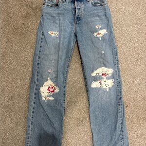 25x30 Light Blue distressed Levi 501 with custom Floral Patch